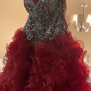 Quinceañera dress burgundy color size 8